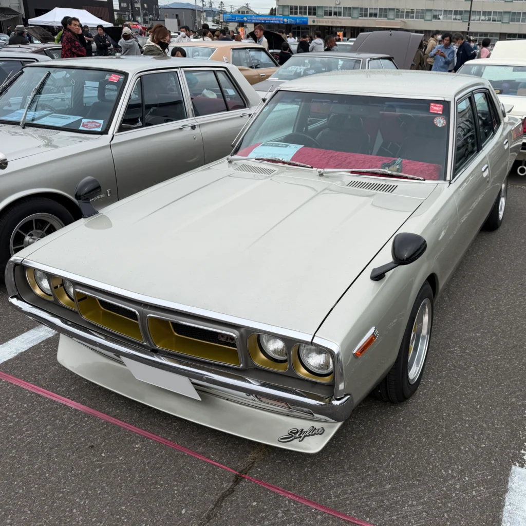 B — 09
Kenmeri
C110 Skyline — 1972–1977
GC110 / White × Gold Grille