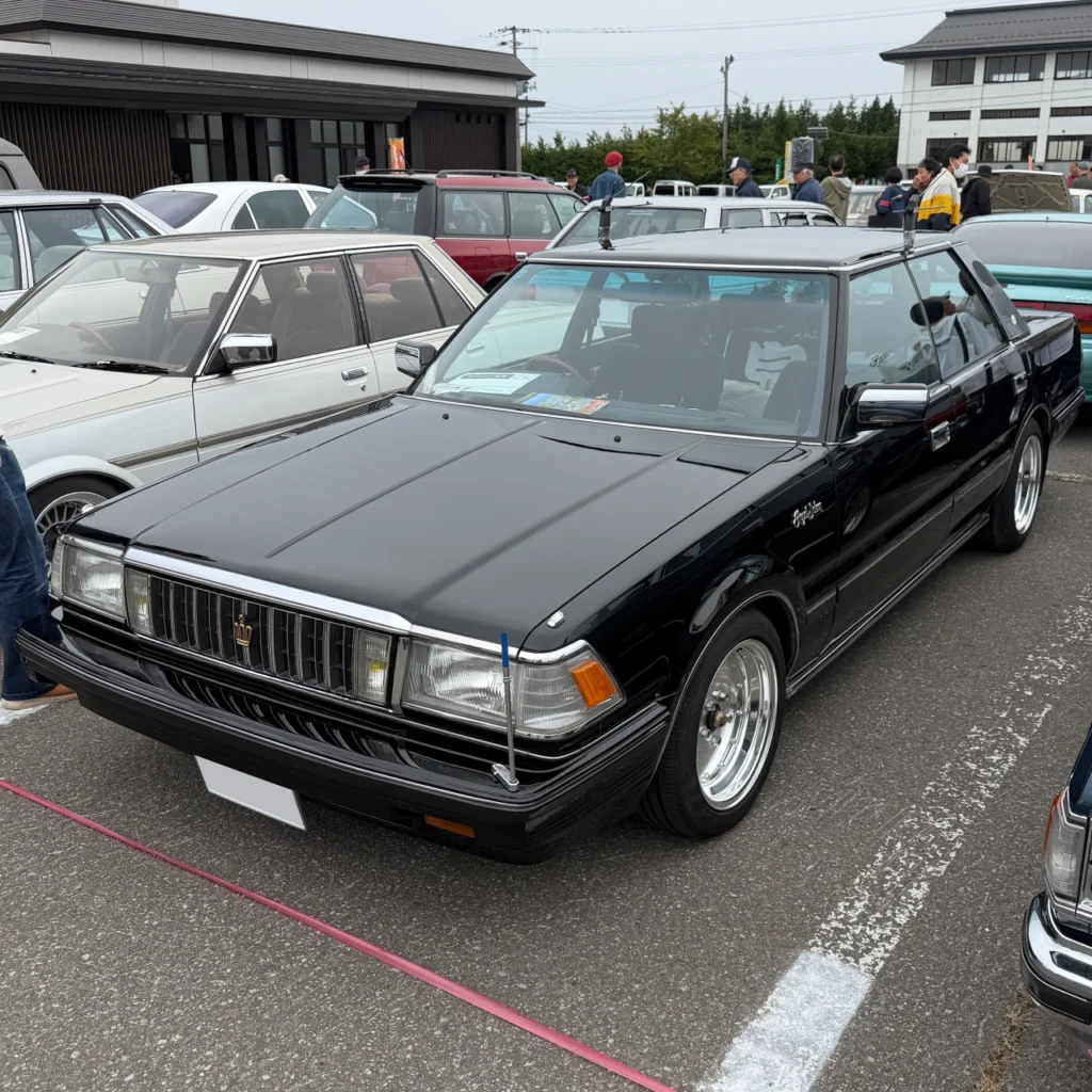 トヨタ クラウン GS121（ブラック）　E-08